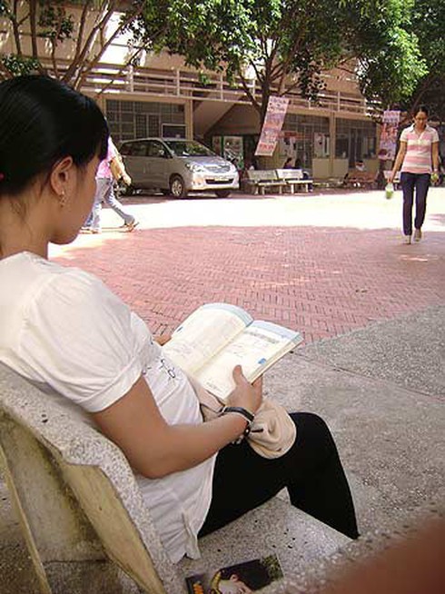 Chuyện sinh viên mang bầu đến giảng đường - ảnh 1