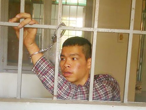 Lừa trẻ con để lấy điện thoại - ảnh 1