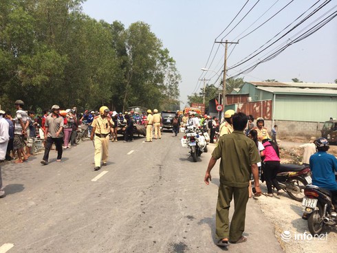 Trực thăng quân sự UH-1 bị rơi tại Bình Chánh - ảnh 8