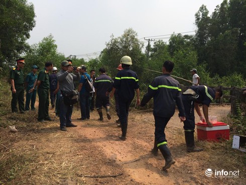 Trực thăng quân sự UH-1 bị rơi tại Bình Chánh - ảnh 9