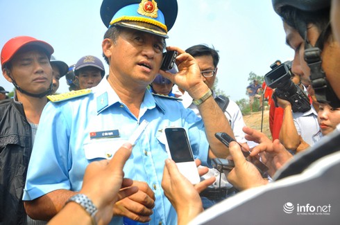 Trực thăng quân sự UH-1 bị rơi tại Bình Chánh - ảnh 4