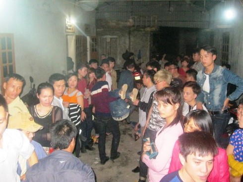 Nhiều phụ nữ ngất xỉu tại chợ Viềng “bán rủi, mua may” - ảnh 10