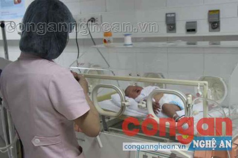 Cứu sống người mẹ cùng thai nhi 8 tháng tuổi bị ôtô tông phải - ảnh 1