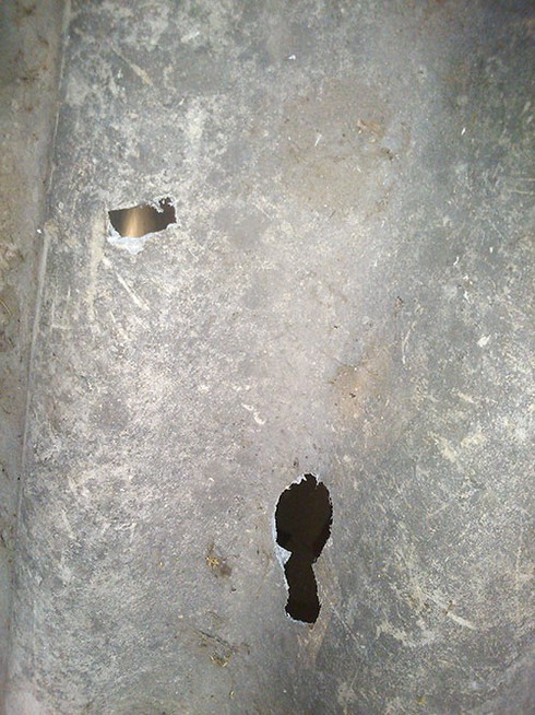 Đạn nổ trong đống rác, người dân một phen hú vía - ảnh 3