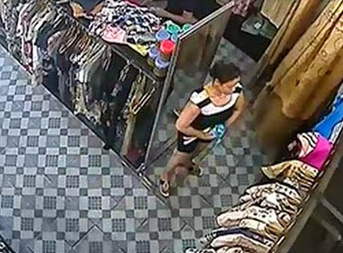 Nhờ thử váy rồi ra tay trộm đồ - ảnh 1