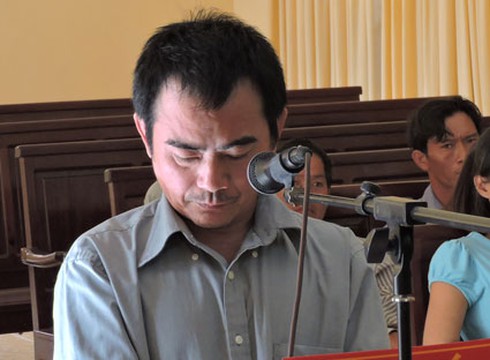 Dụ tình, lừa tiền bằng chiêu giả dạng cán bộ - ảnh 1