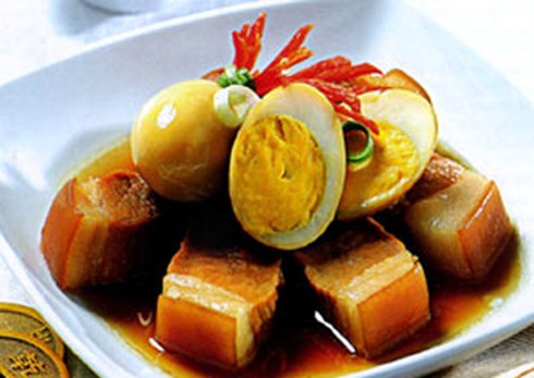 Cách nấu thịt kho tàu trứng cút đơn giản ngon nhất - ảnh 1