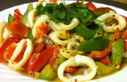 Cách xào mực ngon giòn, không tanh - ảnh 1