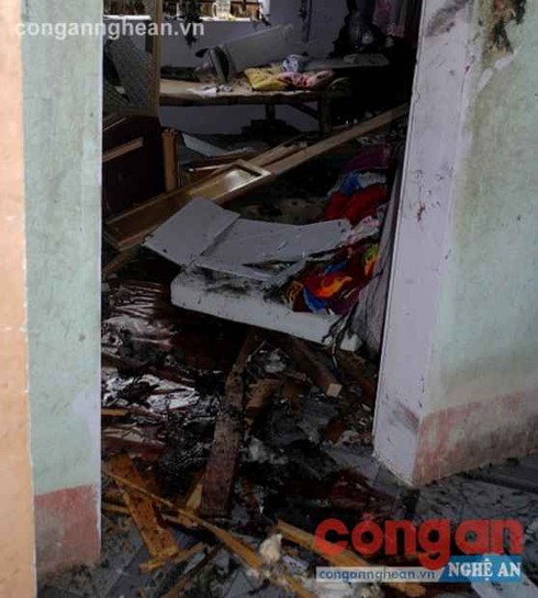 Ôm mìn tự sát tại nhà riêng, 6 người thương vong - ảnh 2