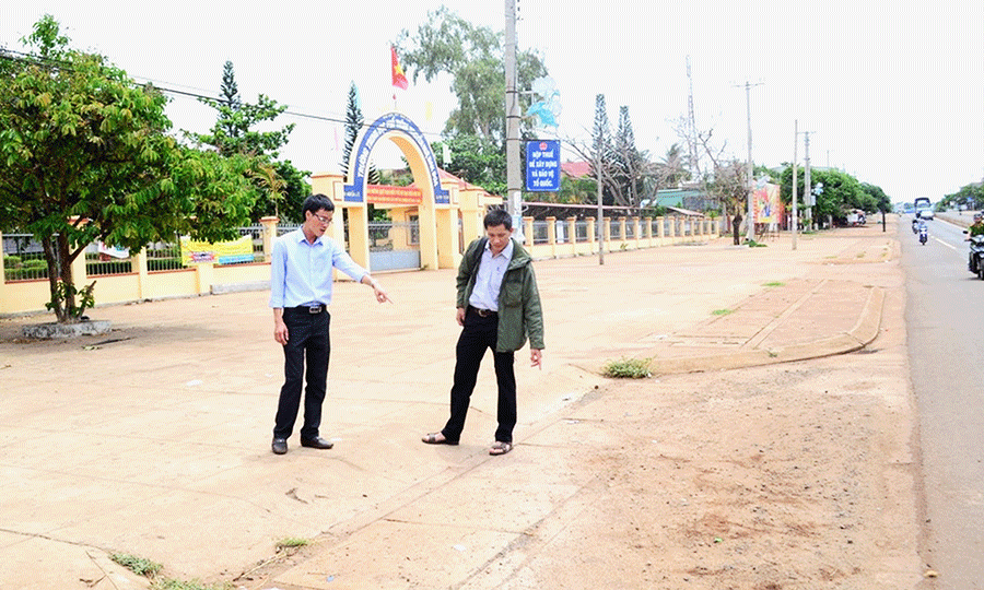 Nam sinh bị chém trọng thương ngay trước cổng trường - ảnh 2