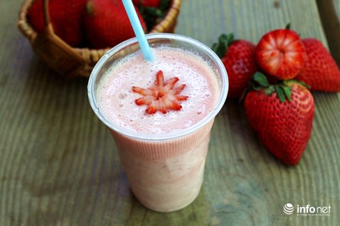 Cách làm sinh tố dâu tây ngon mát nhất - ảnh 1