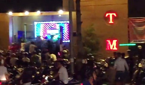 Điều tra vụ chém nhau kinh hoàng trước quán bar MTM ở Biên Hòa - ảnh 1