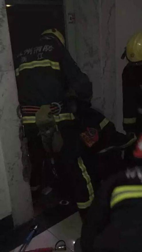 Thêm một phụ nữ Trung Quốc bị thang máy nghiền chết - ảnh 2