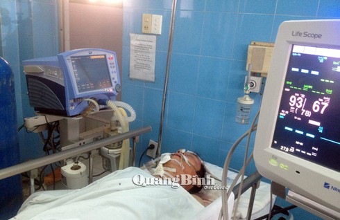 Cứu sống bệnh nhân bị người khác cắt ngang cổ - ảnh 1