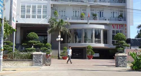 Một cô gái tử vong sau khi rớt từ trên lầu xuống đất - ảnh 1