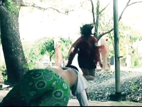 Tên đồi bại đi xe Nouvo giở trò với thiếu nữ chăn bò - ảnh 1