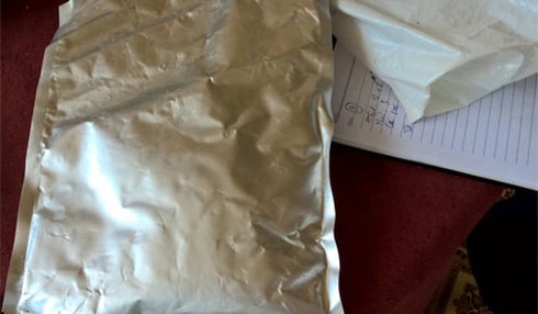 Gói bột chứa chất tạo nạc cao gấp 5 triệu lần hàm lượng cho phép - ảnh 1