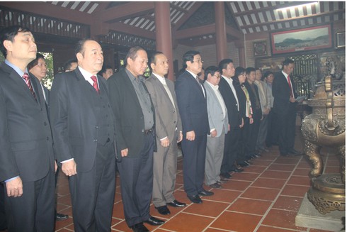 Dâng hương tưởng niệm Chủ tịch Hồ Chí Minh - ảnh 2