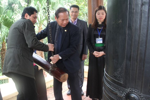 Dâng hương tưởng niệm Chủ tịch Hồ Chí Minh - ảnh 4