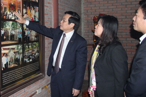 Dâng hương tưởng niệm Chủ tịch Hồ Chí Minh - ảnh 5