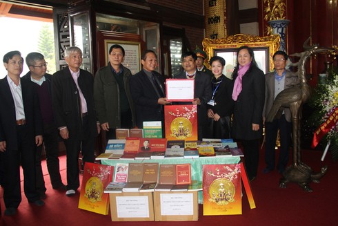 Dâng hương tưởng niệm Chủ tịch Hồ Chí Minh - ảnh 8