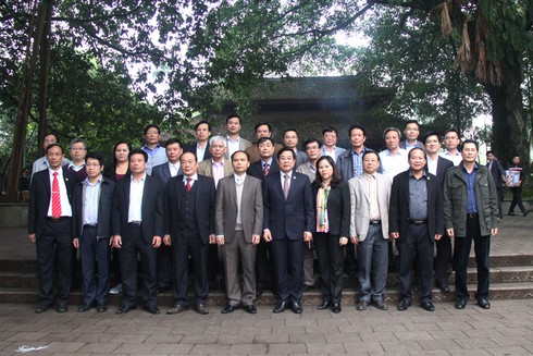 Dâng hương tưởng niệm Chủ tịch Hồ Chí Minh - ảnh 10