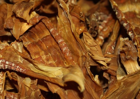 Cách chọn măng khô ngon sạch và ngâm nước gạo trước chế biến - ảnh 1