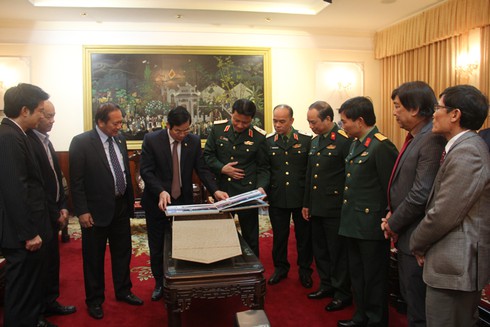 Bộ TT&TT trao tặng phim về Chủ tịch Hồ Chí Minh cho Bảo tàng Hồ Chí Minh - ảnh 5