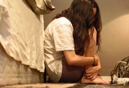 Hai cậu cháu cưỡng bức bé gái quen qua mạng xã hội zalo - ảnh 1