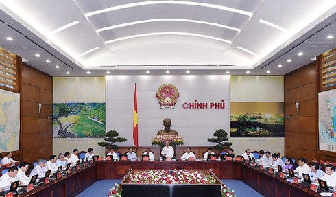 Chính phủ họp phiên thường kỳ đầu tiên sau kiện toàn nhân sự - ảnh 1