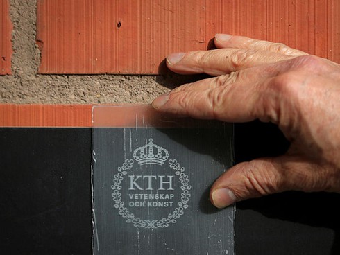 Gỗ trong suốt và cứng hơn kính - ảnh 1