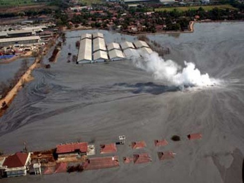 Vùng đất suốt 10 năm bị bùn tấn công - ảnh 1