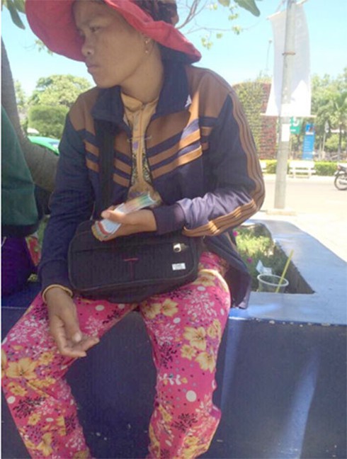 Đổi vé số giả “trúng thưởng” tiền thật - ảnh 1