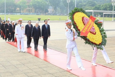 Lãnh đạo Đảng và Nhà nước tưởng niệm các Anh hùng liệt sỹ - ảnh 1