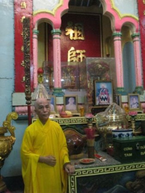 Câu chuyện lạ về ngôi chùa có duy nhất một vị sư và tượng chú ngựa xích thố - ảnh 2