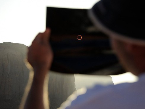 Nhật thực hình khuyên -