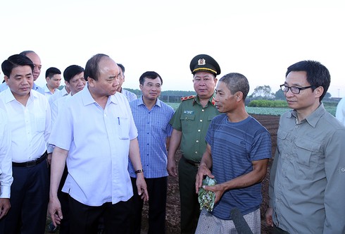 Tiểu thương bất ngờ gặp Thủ tướng tại chợ Long Biên lúc mờ sáng - ảnh 8