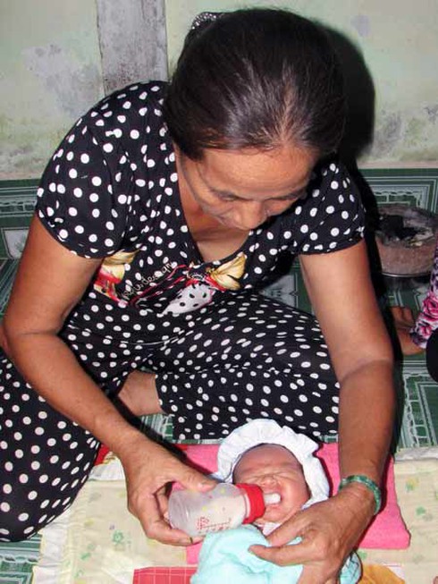 Vụ cháu bé bị ‘chôn sống’: Một quyết định gây sốc của chính quyền - ảnh 4