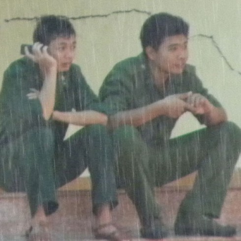 Cần Giờ: Dân mang hàng vào tận khu tránh bão phục vụ bà con - ảnh 3