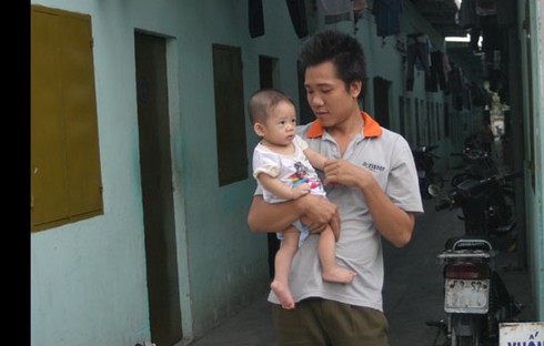 Khốn khổ phận mẹ trẻ, con thơ khu công nghiệp - ảnh 1