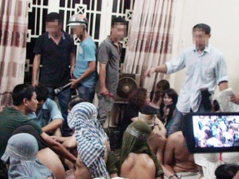Công an nổ súng bắt sòng bạc, một người tử vong - ảnh 1