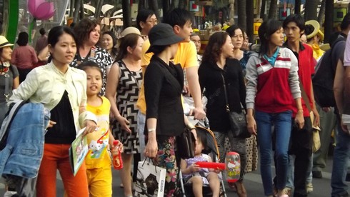 Khai trương đường hoa: Mướt mồ hôi ngắm… người! - ảnh 3