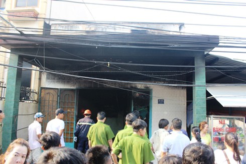 Cháy nhà khóa trái cửa, cả khu dân cư náo loạn - ảnh 1