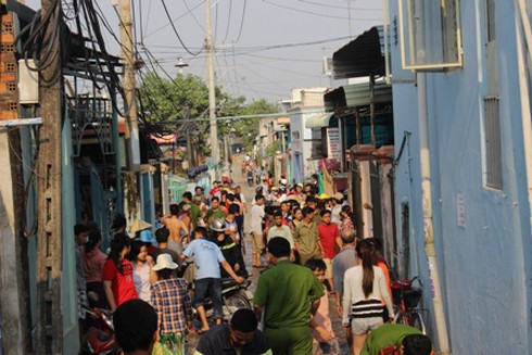 Cháy nhà khóa trái cửa, cả khu dân cư náo loạn - ảnh 2