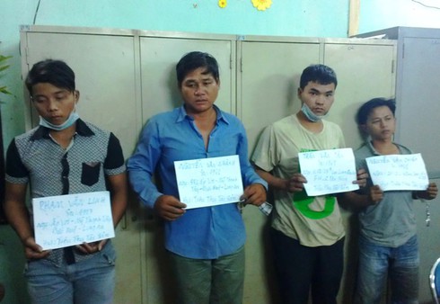 Bắt nhóm tiêu thụ xe gian qua biên giới Campuchia - ảnh 1