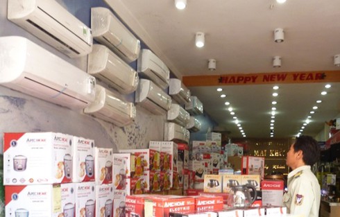 Nở rộ dịch vụ cho thuê máy lạnh đầu mùa nóng - ảnh 1