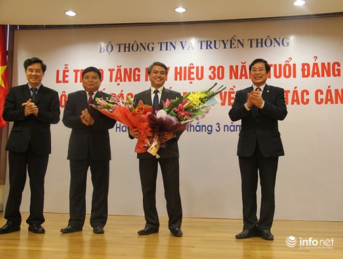 Chủ tịch Tập đoàn VNPT Phạm Long Trận nghỉ hưu từ 1/3/2015 - ảnh 2