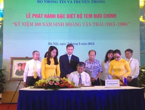 Phát hành đặc biệt bộ tem về Đại tướng Hoàng Văn Thái - ảnh 1