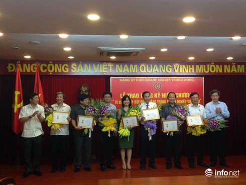 Trao 7 Kỷ niệm chương Vì sự nghiệp xây dựng Đảng trong doanh nghiệp Việt Nam - ảnh 1