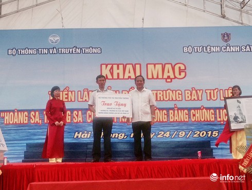 Khai mạc Triển lãm bản đồ và tư liệu về Hoàng Sa, Trường Sa tại Hải Phòng - ảnh 3